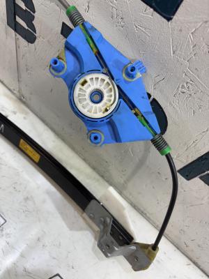 Стеклоподъемник электр. задний левый 8E0839461C Audi A4 B6