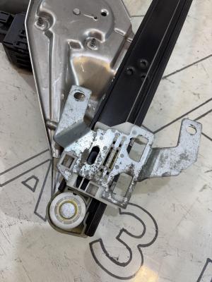 Трапеция стеклоподъёмника задняя левая 4B0839397B 