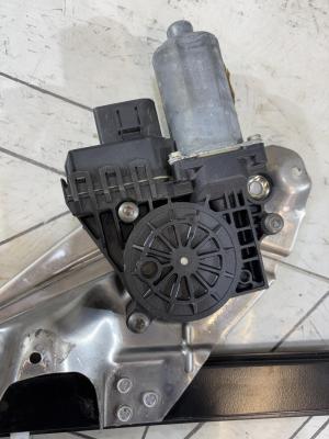 Стеклоподъемник двери задней правой 4B0839398B Audi A6 C5 / A6 C5 Allroad
