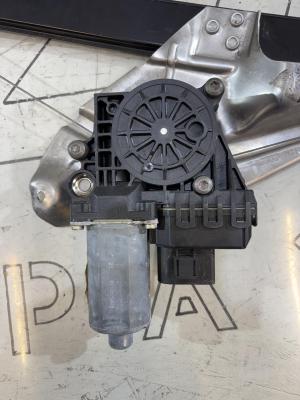 Стеклоподъемник двери задней правой 4B0839398B Audi A6 C5 / A6 C5 Allroad