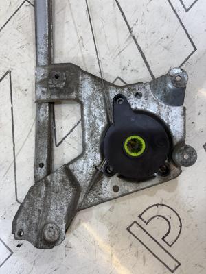 Моторчик стеклоподъемника задний левый 4A0839397B Audi A6 C4