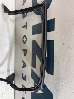 Направляющая стекла задняя правая 8E9839440AL Audi A4 B6 avant