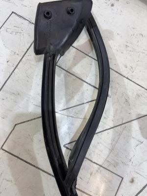 Направляющая стекла задняя правая Avant 8E9839439AL Audi A4 B6 avant