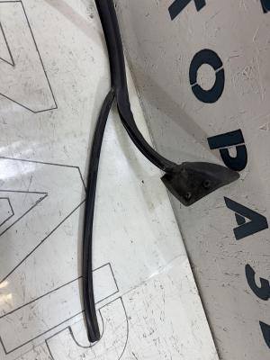 Направляющая стекла задняя левая 8E9839440AJ Audi A4 B6 avant