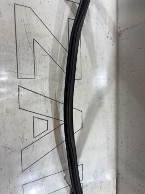 Направляющая стекла левая задняя 4F9839439 