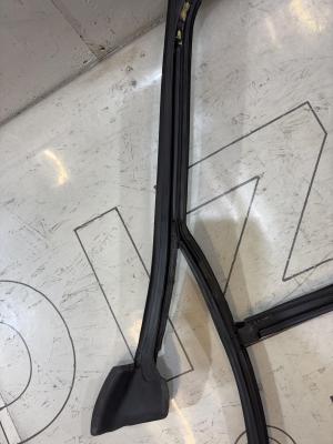 Направляющая стекла левая задняя 4F9839439 