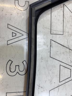 Направляющая стекла левая задняя 4F9839439 