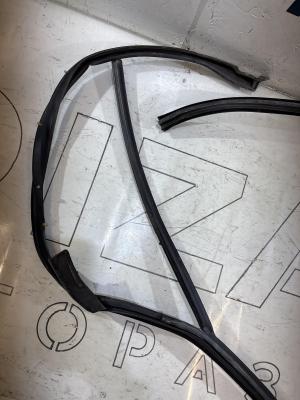 Направляющая стекла задняя правая седан 4B0837439 Audi A6 C5 / A6 C5 Allroad