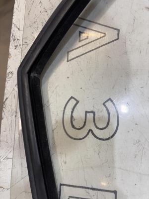 Направляющая стекла задняя левая седан 4B5839440AA 