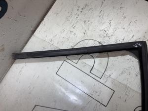 Направляющая стекла задняя левая седан 4B5839440AA 