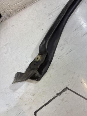 Направляющая стекла задняя левая седан 4B5839440AA 