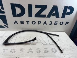 Направляющая стекла передняя правая 8D0837440L Audi A4 B5