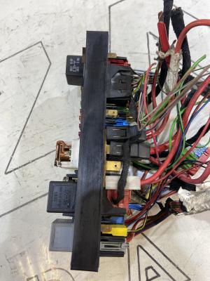 Блок предохранителей 443941822A Audi 80 B3