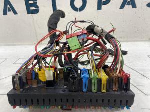 Блок предохранителей 443941822A Audi 80 B3