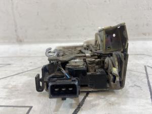 Замок двери передней правой 4A1837016D Audi A6 C4