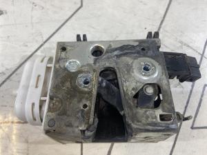 Замок двери передней правой 4A1837016D Audi A6 C4