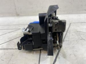 Замок двери задней правой 8D0839016A Audi A4 / А6