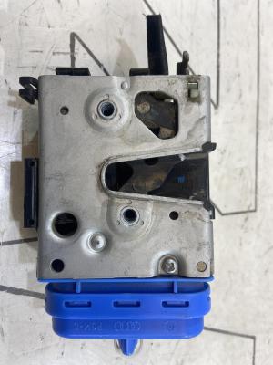 Замок двери задней правой 8D0839016A Audi A4 / А6