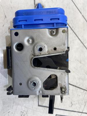 Замок двери задней левой 8D0839015A Audi A4 / А6