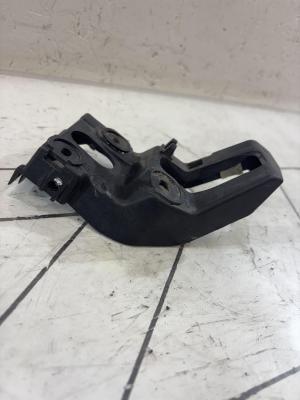 Кронштейн порога левый передний 8E0853921B Audi A4 B6