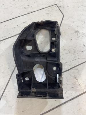 Кронштейн порога левый передний 8E0853921B Audi A4 B6