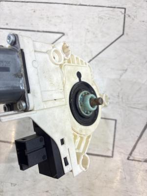 Моторчик стеклоподъемника передний правый 4F0959802D Audi A6 C6 / S6 C6 / RS6 C6