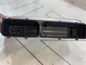 Блок управления дизельного двигателя 8E0907401J Audi A4 B6