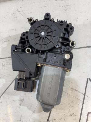 Моторчик стеклоподъемника передний правый 8D0959802D Audi A4 B5
