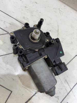 Моторчик стеклоподъемника 4A0959802C Audi A6 C4