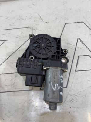Моторчик заднего левого стеклоподъемника 4B0959801B Audi A6 C5 / A6 C5 Allroad
