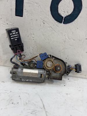 Моторчик привода люка 4A0877795 Audi A6 C4