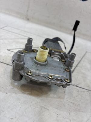 Моторчик стеклоподъемника передний правый 4A0959802A Audi A6 C4