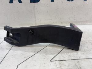 Кронштейн переднего крыла левый 8E0821137B Audi A4 B6