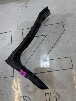 Кронштейн переднего крыла левый 8E0821137B Audi A4 B6