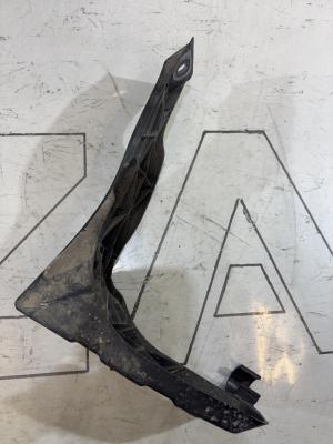 Кронштейн переднего крыла 8E0821138B Audi A4 B6