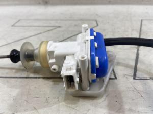 Клапан управления для двери водителя и пассажира 8A0862153 Audi 80 B4