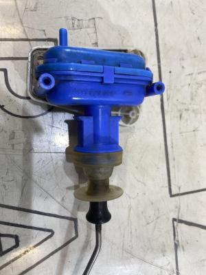 Клапан регулировочный двери задней левый правый 893862153D Audi 80 B3