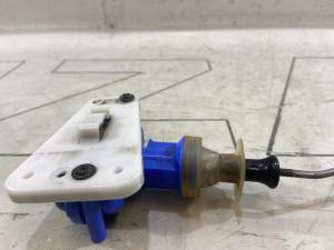 Клапан регулировочный двери задней левый правый 893862153D Audi 80 B3