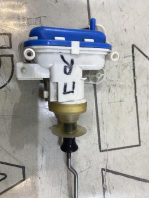 Клапан управления для двери водителя и пассажира 8A0862153 Audi 80 B4