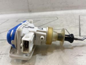 Клапан управления для двери водителя и пассажира 8A0862153 Audi 80 B4