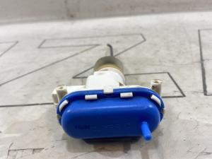 Клапан управления для двери водителя и пассажира 8A0862153 Audi 80 B4