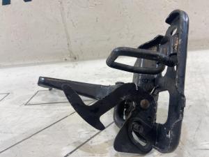 Стопорный крюк 8D0823480B Audi A4 B5