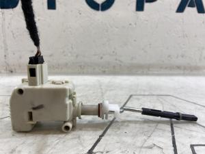 Замок лючка бензобака 1J0810773B Volkswagen Touareg I
