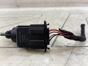 Выключатель стоп-сигналов 1J0945511D Volkswagen Touareg I