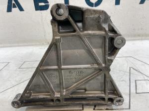 Кронштейн генератора 070903143C Volkswagen Touareg I
