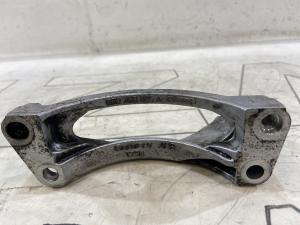 Крепление компрессора кондиционера 070260885A Volkswagen Touareg I