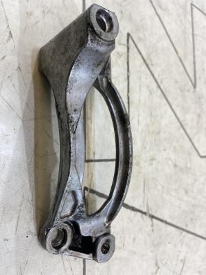 Крепление компрессора кондиционера 070260885A Volkswagen Touareg I