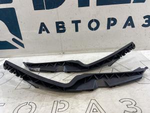 Кронштейн переднего бампера правый/левый 1Z0807184D Skoda Octavia II рест