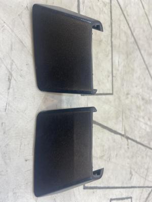 Накладка рейлинга ( заглушка ) левая/правая 1Z9860147 Skoda Octavia II рест