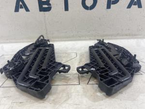 Кронштейн крепления фары левый 1Z0941613 Skoda Octavia II рест